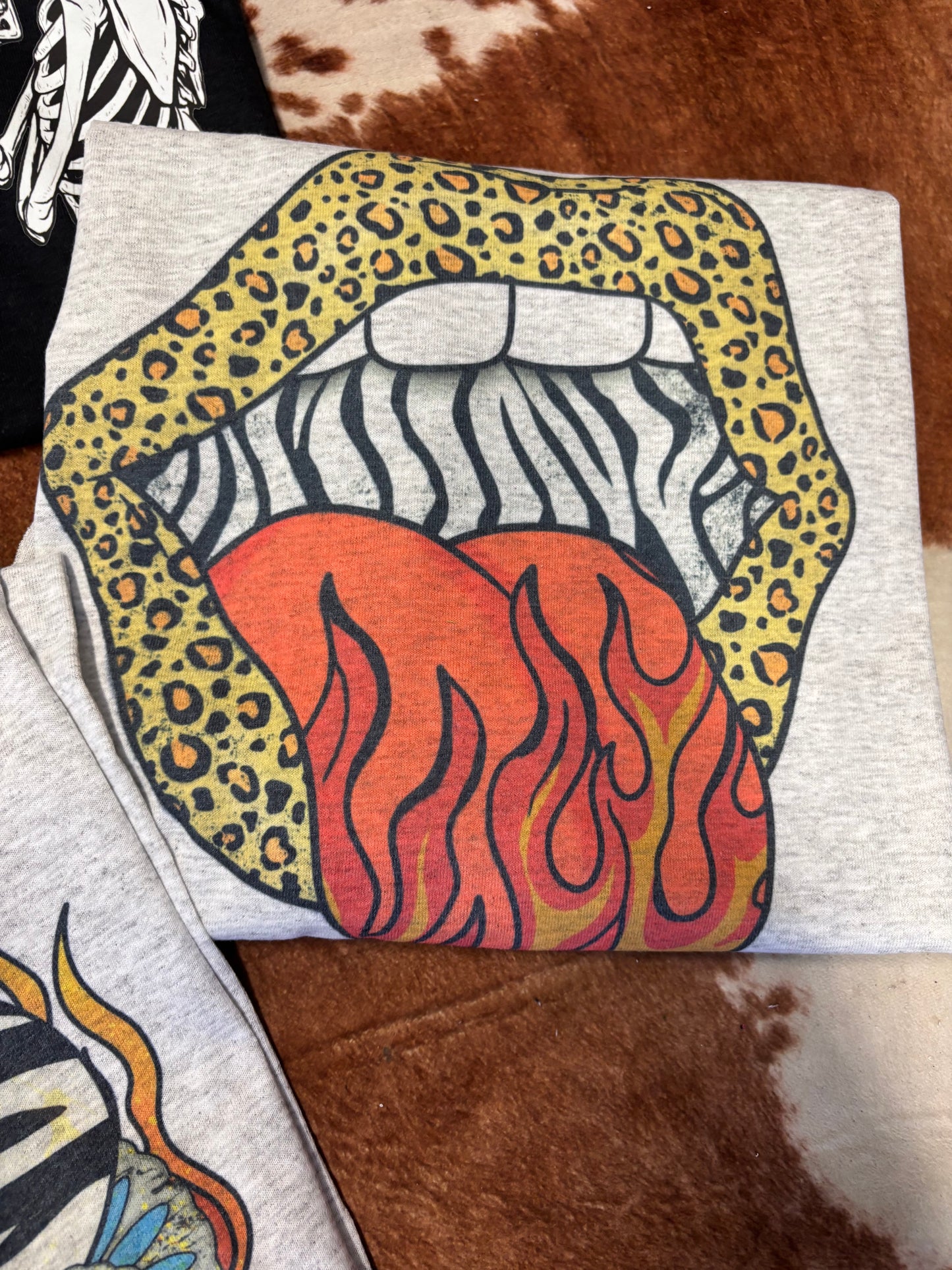 LEOPARD ZEBRA FLAME LIPS TEE