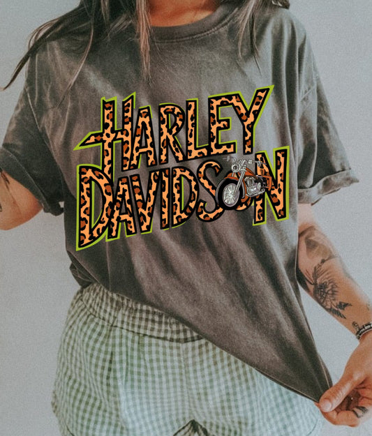 LEOPARD HD COMFORT COLORS TEE