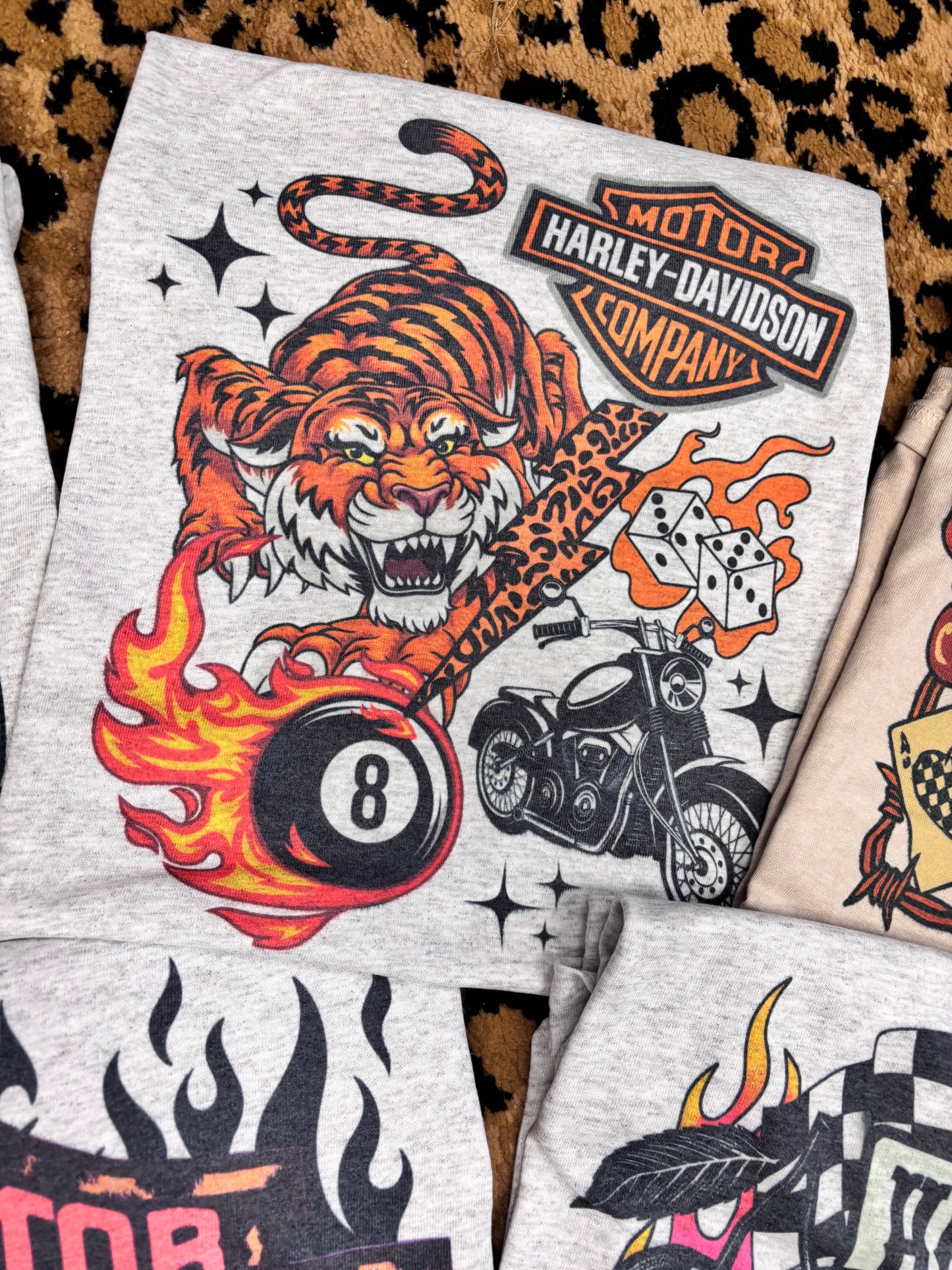 TIGER HD COLLAGE TEE