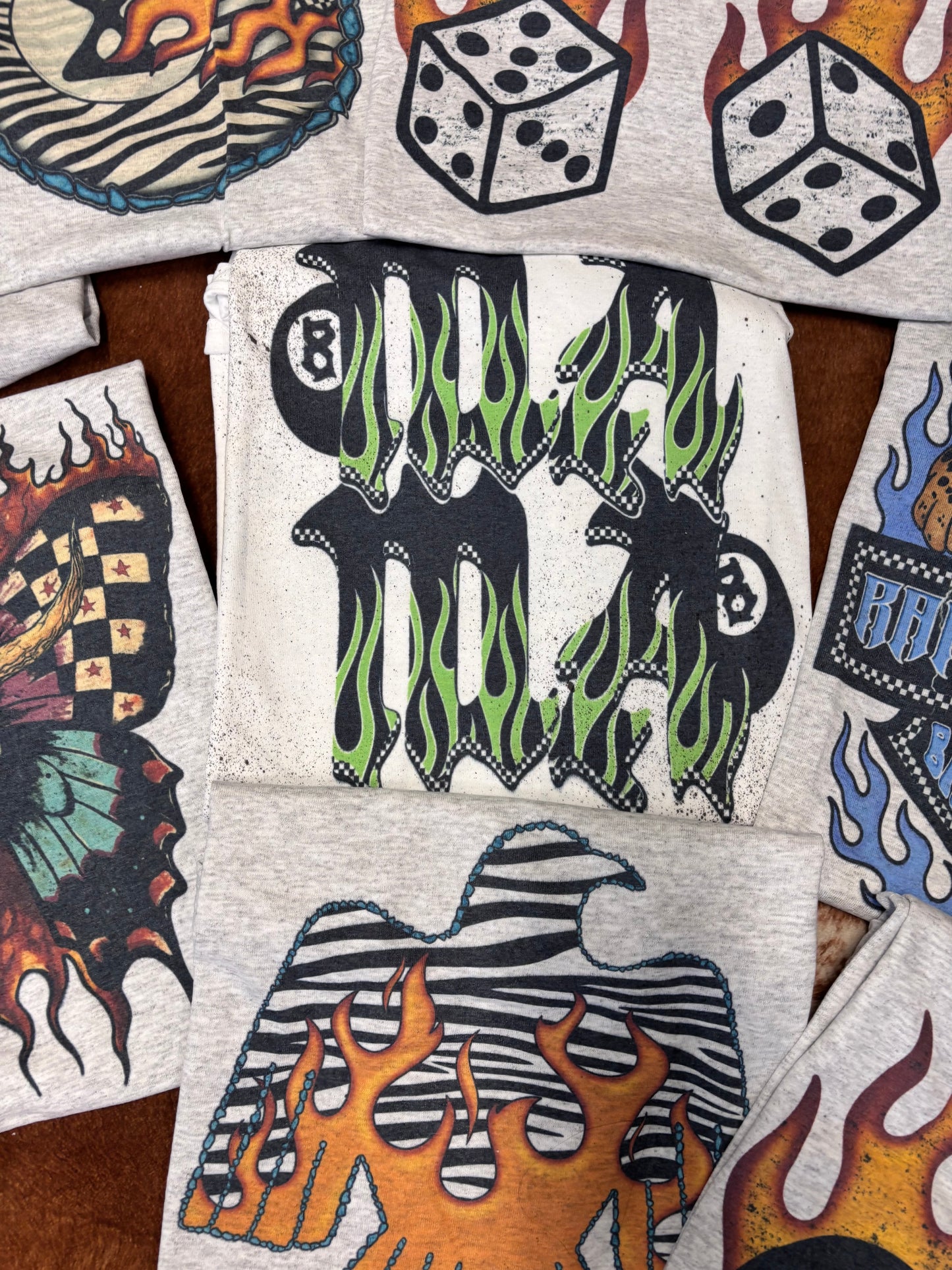 MAMA BLACK AND GREEN SPLATTER PAINT TEE